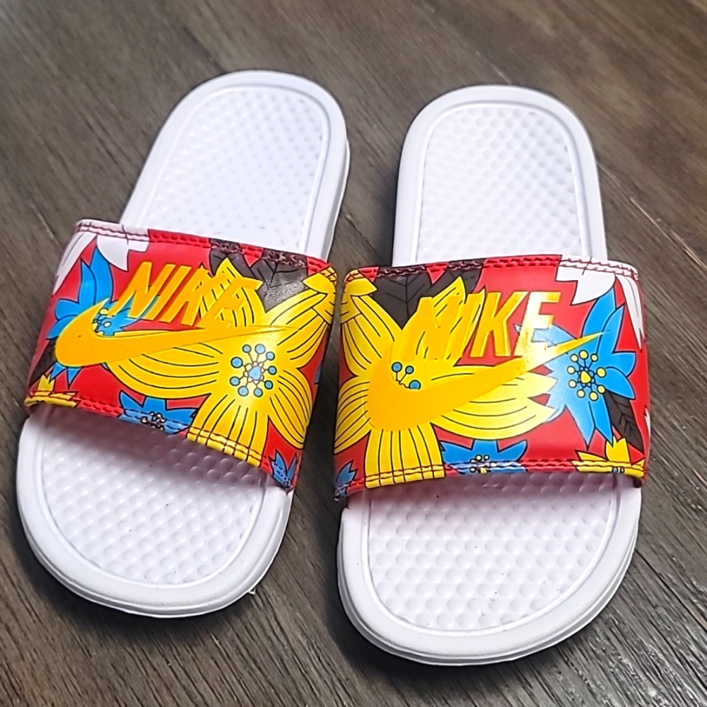 🎉New🎉 Womens Nike Slides - Sandals